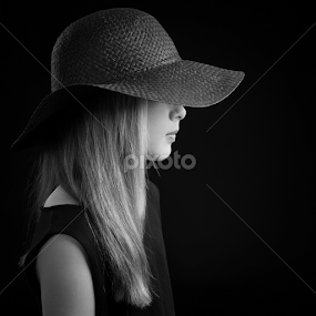 Black hat by Milou Krietemeijer-Dirks - Black & White Street & Candid