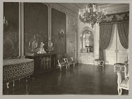 De ontvangstsalon met vleugel