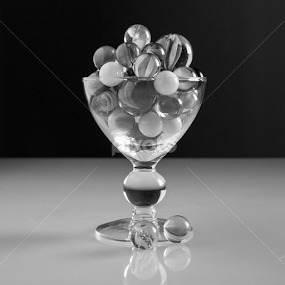 marbles in glass by Elsie Nisonen - Artistic Objects Glass