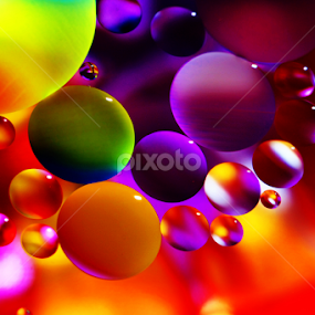 Purple planets by Carole Pallier  - Abstract Macro