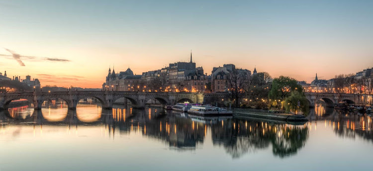  The Ile de la Cite as seen from the Pont des Arts in Paris shortly before sunrise in this HDR image.