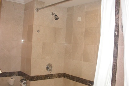[Cleaned bath room  mirror[3].jpg]