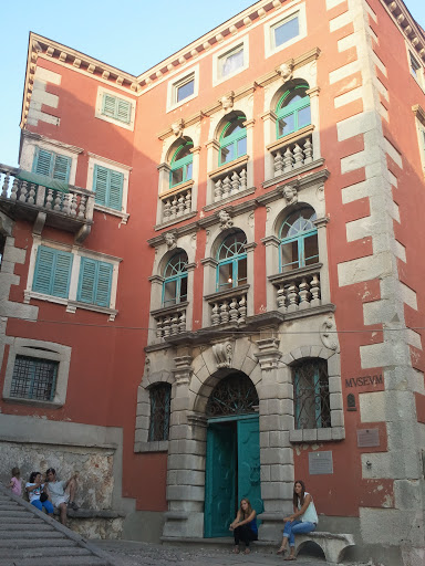 Palača  Battiala-Lazzarini