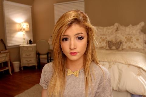 Chrissy Costanza Videos