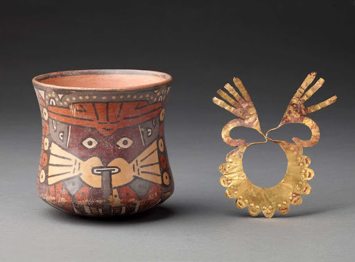 Ceramic ceremonial vessel that represents a mythological being using a nose ornament (left) ML040357