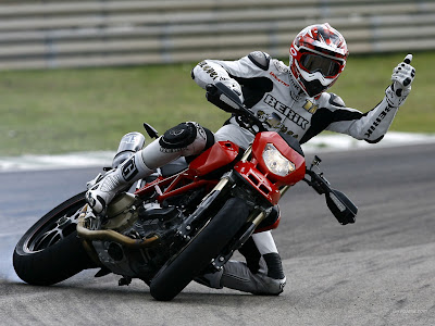 Ducati_hypermotard-a_2007_03_1024x768.jpg