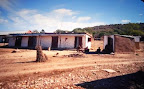 Les habitations du village, au fond a droite l'école