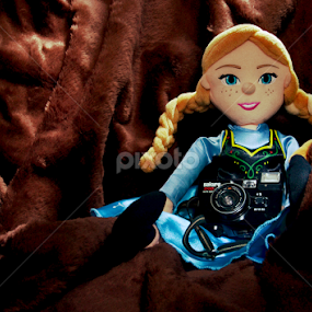 boneka dan kamera by Fora Ginanjar Katamsi - Artistic Objects Toys