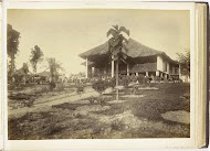 Gezicht op het woonhuis van assistenten, Langkat Sumatra