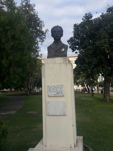 Busto De Emanuel Estrada
