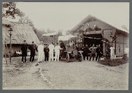 Officieren met auto in bivak Krueng Seumpo