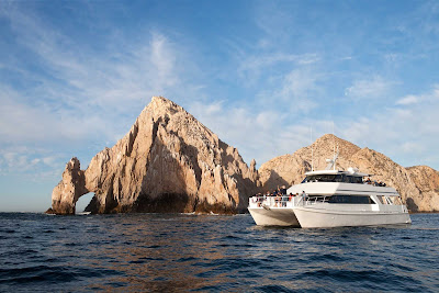 Special boat tours allow you to see different areas of the coast of Los Cabos.