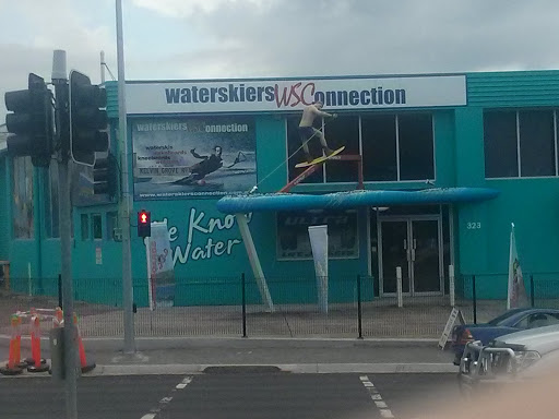 Waterskiers Connection Surfing Man
