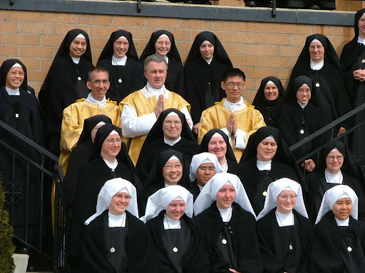 Sisters of the SSPX, Browerville, Minesota, USA. 聖ピオ十世会のシスター会、アメリカ合衆国ミネソタ州の修練院にて。2008年3月30日