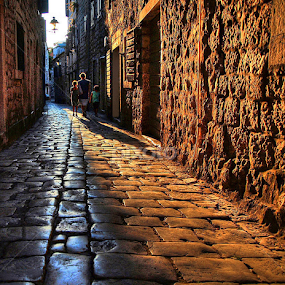 by Petar  Botteri - City,  Street & Park Neighborhoods