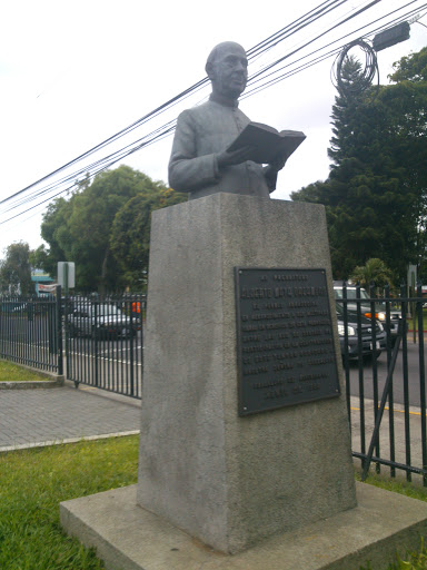 Monumento A Alberto Mata