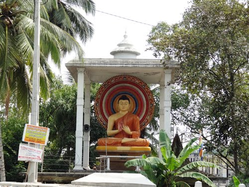 Buddha Statue at Indraramaya Temple