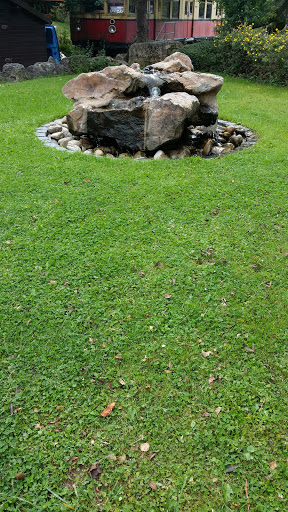 Steinspringbrunnen