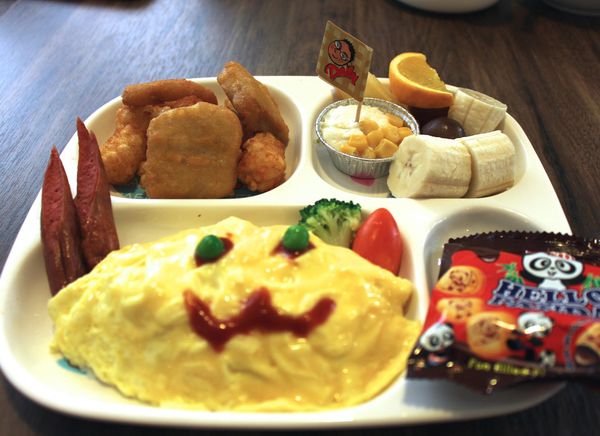 【桃園-Daily日式咖哩蛋包飯】超值好吃兒童餐·帶骨香腸皮脆香甜（八德分店）