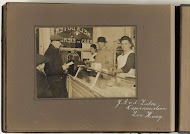 Interieur van de zuivelwinkel van J.A. v.d. Zalm, Copernicuslaan, Den Haag