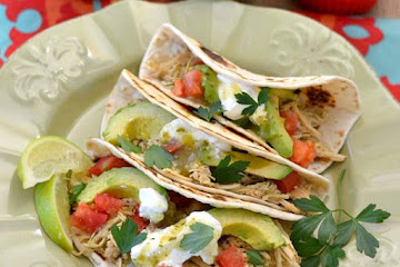 Easy Crock Pot Salsa Verde Chicken