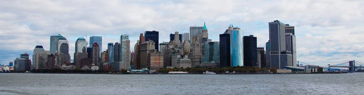 Manhattan-skyline-New-York - The skyline of lower Manhattan.