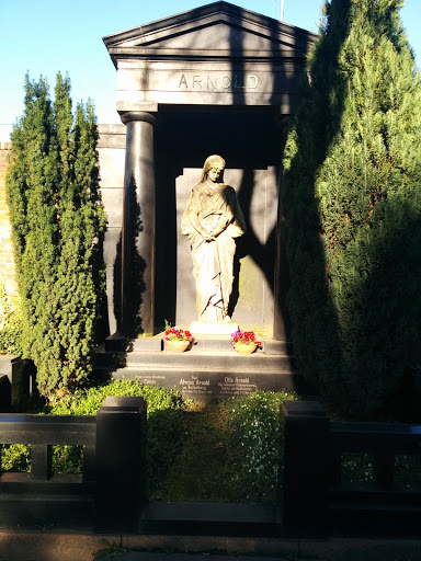 Südfriedhof Grabmal Arnold