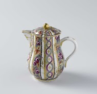 Milk jug with vertical borders