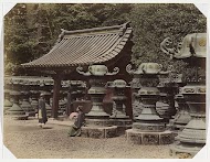 Twee mensen bij de Shiba-tempel in Tokyo