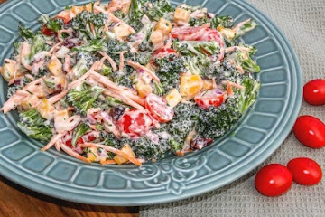 Broccoli Salad with Bacon and Cheese