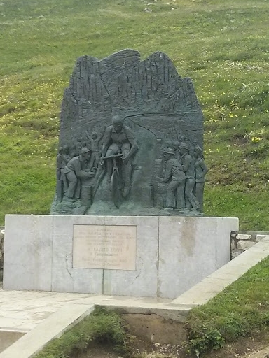 Allombra Statue