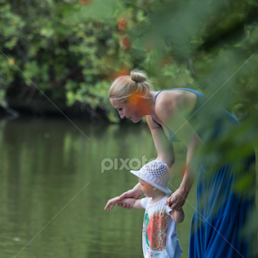 Park Life 1 - Sharing by Michael Pua - People Street & Candids