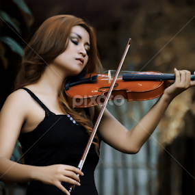 Amoy and Biola by Iqbal Organizer - People Musicians & Entertainers