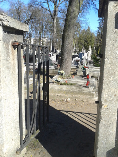 Cmentarz przy Waryńskiego - Wejście Południowe