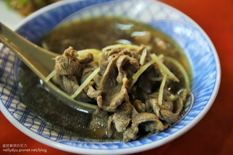 吃-鹽埕。老字號王牌羊肉海產店，懷舊復古風味