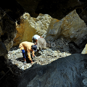 Penambang Batu by Yustinus Andhi Wuryanto - People Professional People