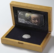 Houten doosje bij munt Het Rembrandt Vijfje