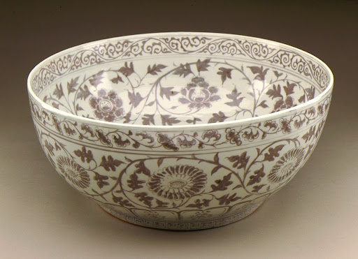 Large Bowl (Wan) with Floral Scrolls