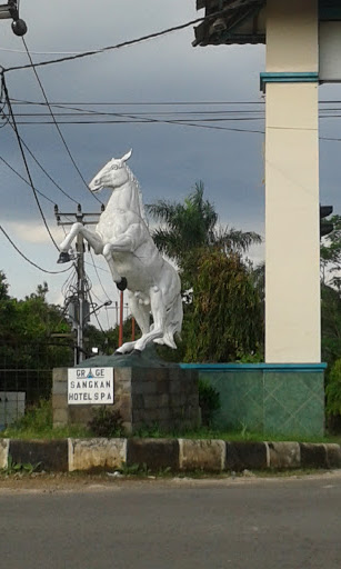 Patung Kuda Putih 