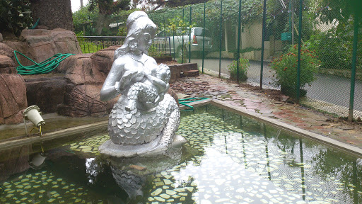 Mother and Baby Mermaid Statue