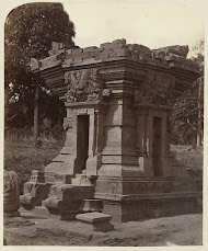 Kleine bijtempel met boven de ingang een Kala hoofd op Candi Panataran