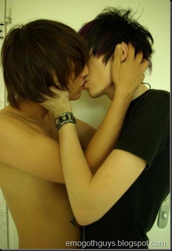 kissing emos2