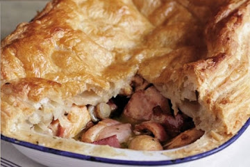 Chicken & mushroom puff pie