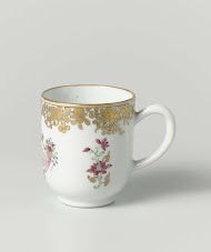 Cup with handle from the 'Swellengrebel service' with a double crowned monogram and a border with floral scrolls