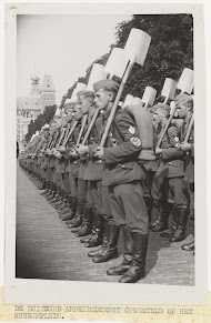 Duitse Reichsarbeitsdienst opgesteld op het Museumplein