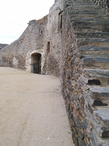 Castelo de Monsaraz, Arena 