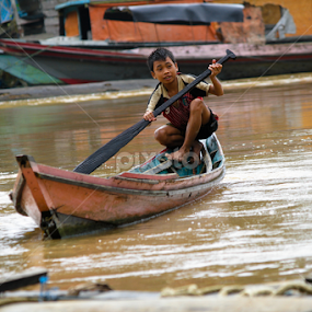 Kids and cano by Ernasto Elmend Anatoly - Babies & Children Children Candids