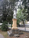 Pomnik przy Kościele w Hebdowie 