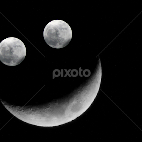 Smile by Breno Teixeira - Digital Art Abstract