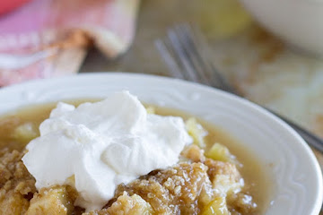 Easy Apple Crumble with Oatmeal and Coconut